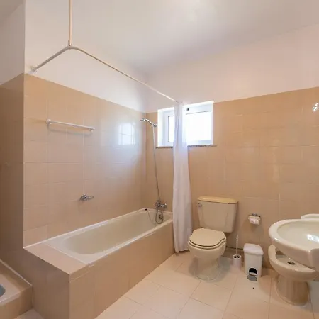 Angelina, Close To Shopping,restaurants, Modern, Gorgeous Balcony Views! * Guia (Faro)