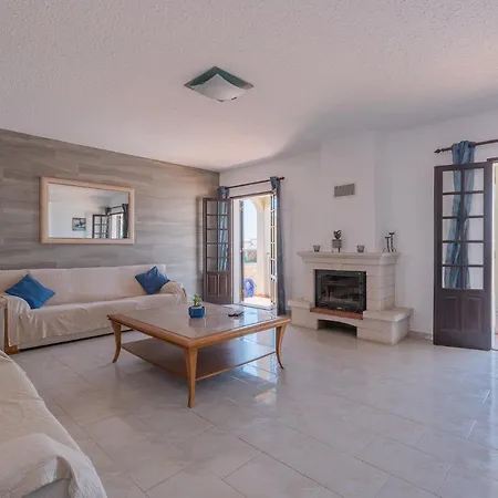 Angelina, Close To Shopping,restaurants, Modern, Gorgeous Balcony Views! فيلة
