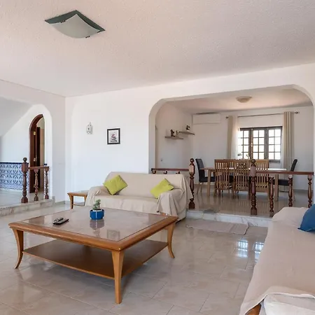 Angelina, Close To Shopping,restaurants, Modern, Gorgeous Balcony Views!