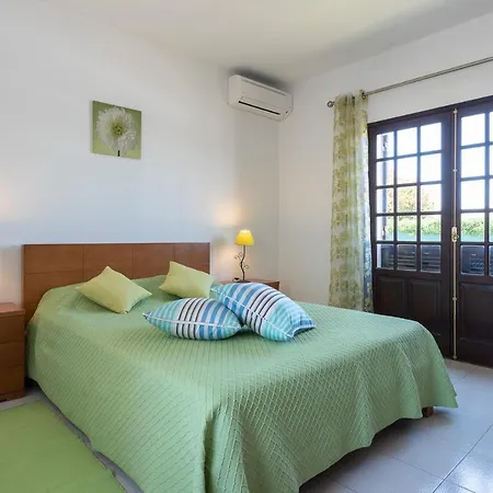 Angelina, Close To Shopping,restaurants, Modern, Gorgeous Balcony Views!