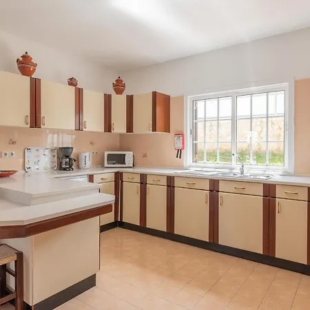 Angelina, Close To Shopping,restaurants, Modern, Gorgeous Balcony Views! גיאה